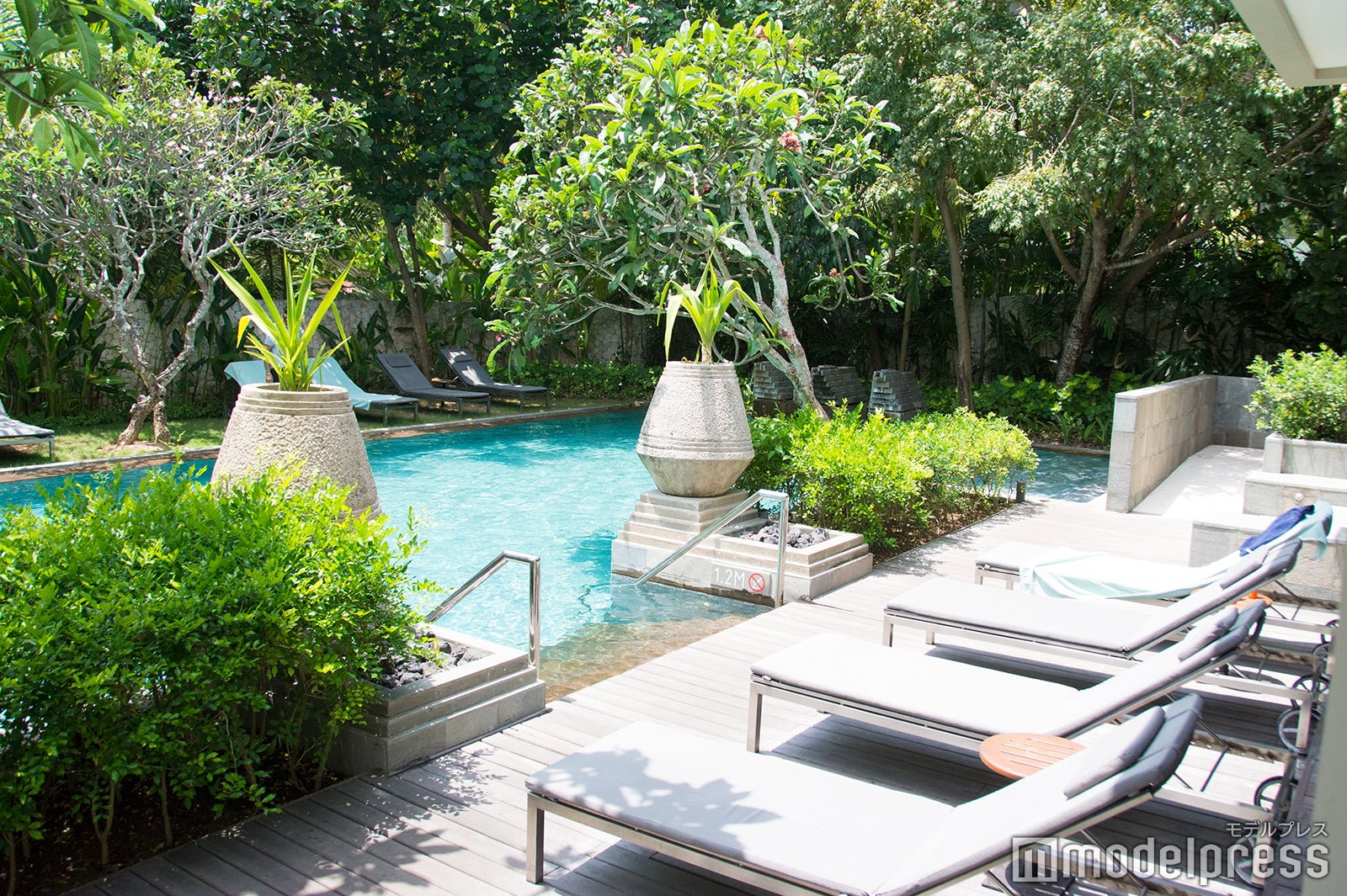 クラブラウンジ（C）モデルプレス