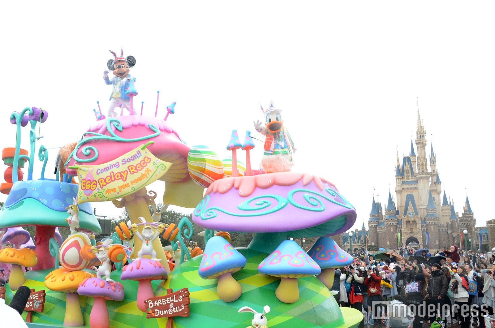 「ヒッピティ・ホッピティ・スプリングタイム」雨天バージョン（C）モデルプレス