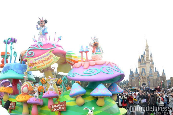 「ヒッピティ・ホッピティ・スプリングタイム」雨天バージョン(C)モデルプレス