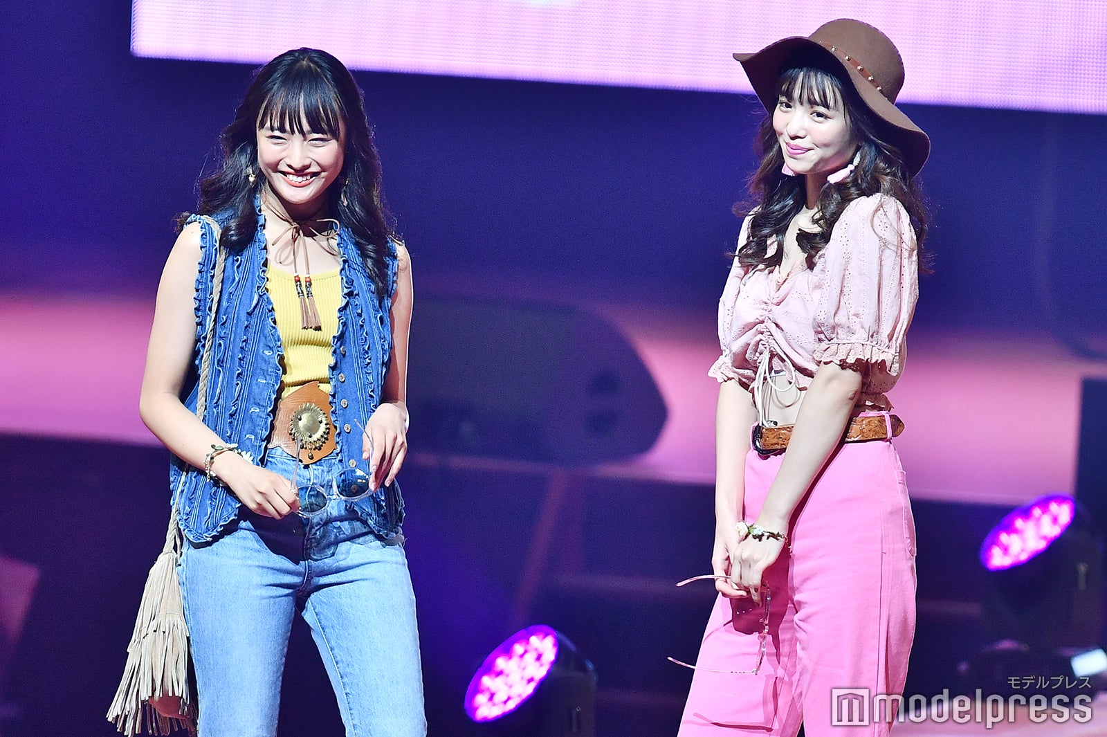 70年代×大友花恋＆横田真悠（C）モデルプレス