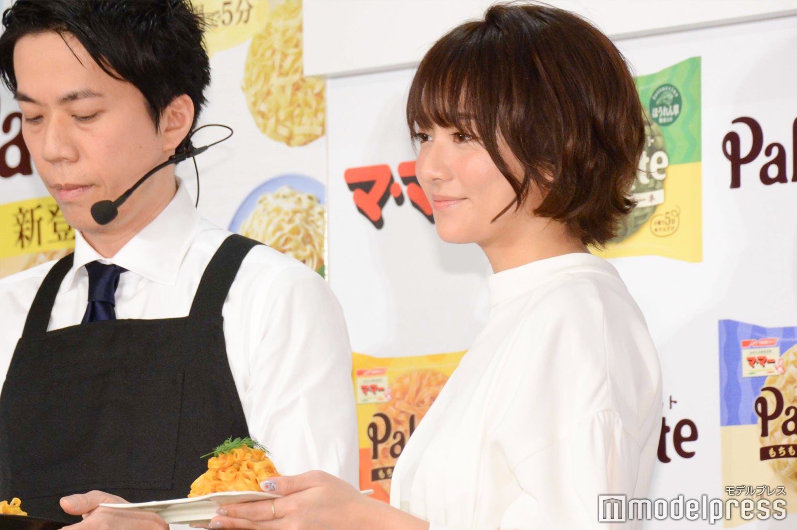 木村文乃 （手前）（C）モデルプレス