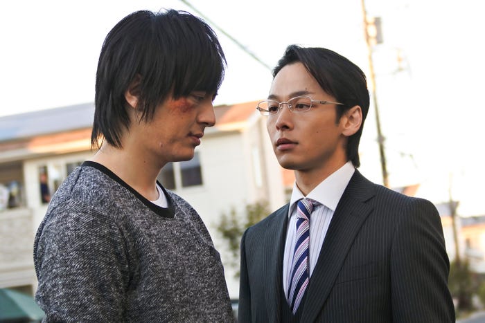 塚本高史、中村倫也/「ホリデイラブ」第1話より(C)テレビ朝日