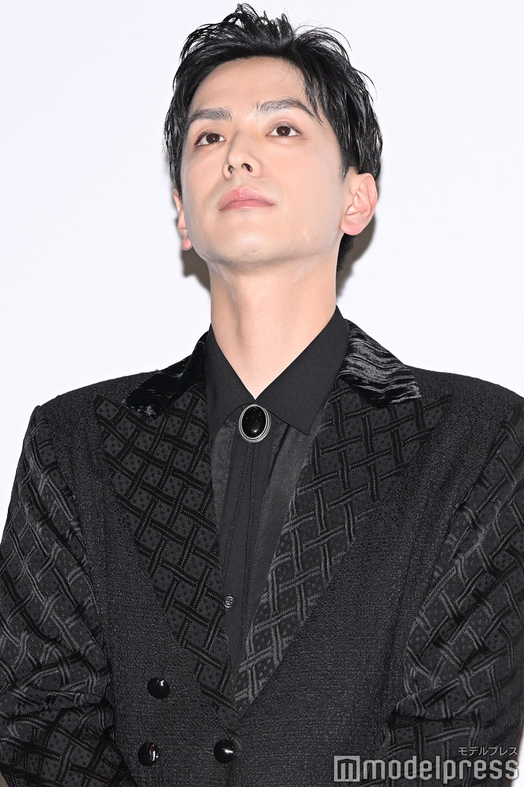 黒羽麻璃央（C）モデルプレス