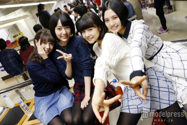 左から：村重杏奈、宮脇咲良、穴井千尋、兒玉遥（C）AKS