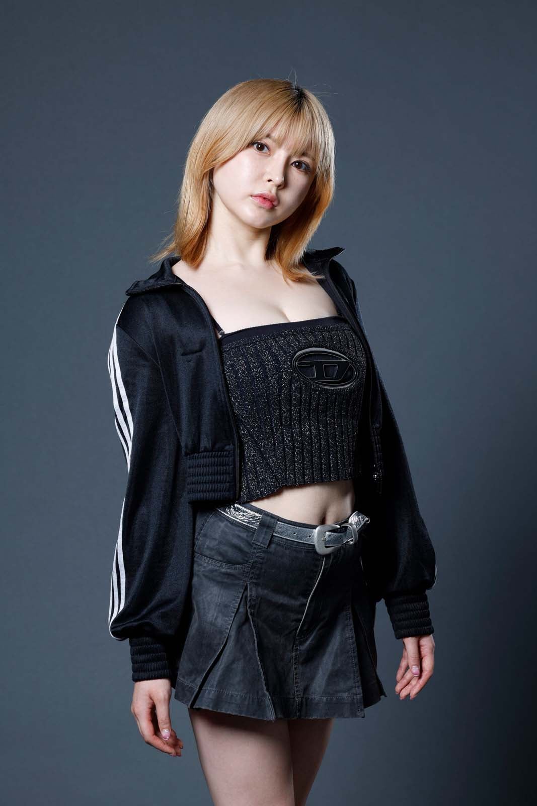 亀井翠「Dark Idol」（C）ABEMA