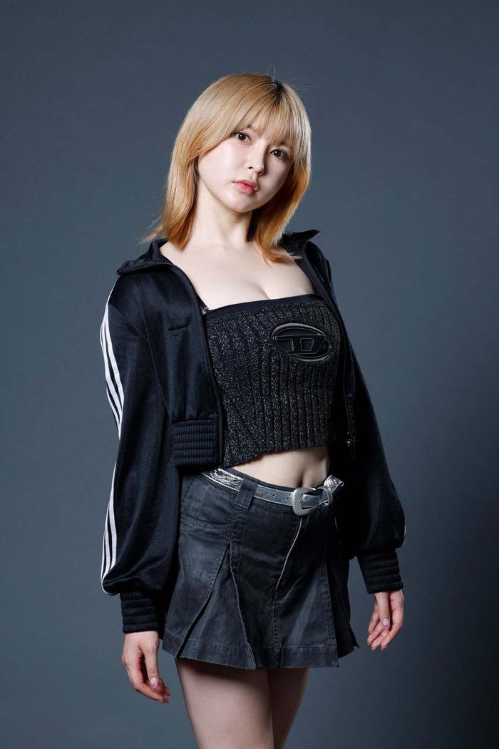 亀井翠「Dark Idol」(C)ABEMA