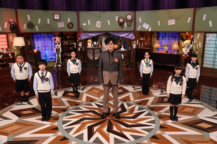 (左から)竹井慶喜、阿久津慶人、早坂ひらら、稲垣吾郎、鴇田蒼太郎、太田結乃、竹野谷咲(C)フジテレビ