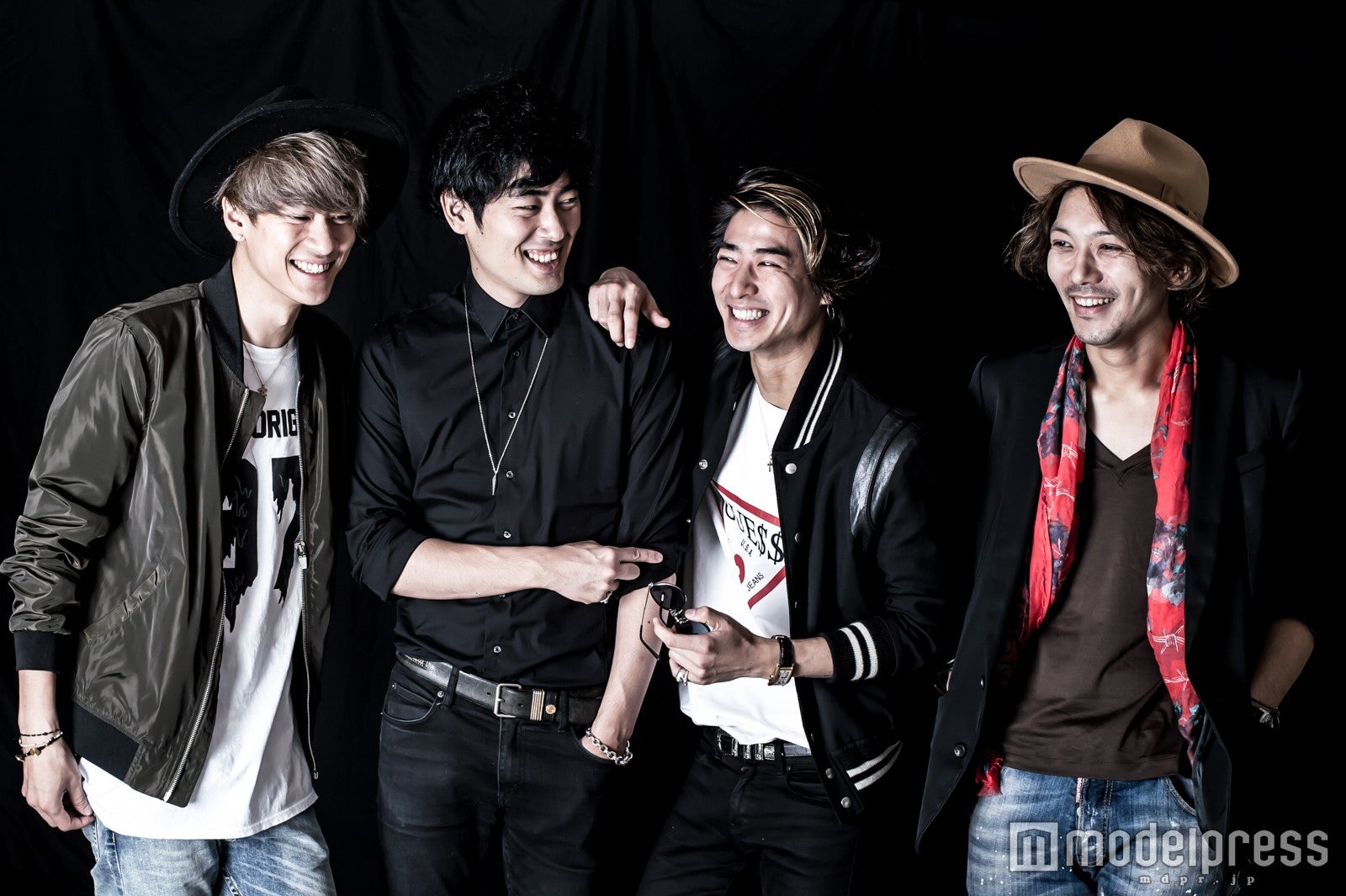 （左から）謙二、秋気、悠、兆志（C）モデルプレス