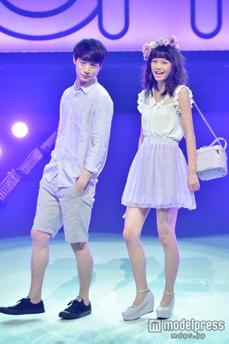 （左より）坂口健太郎、泉はる