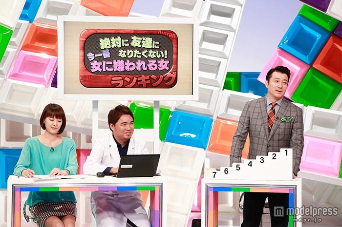 (左より)中村仁美フジテレビアナウンサー、木原誠太郎氏、加藤浩次/(C)フジテレビ