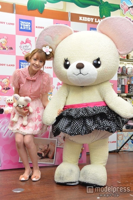 トリンドル玲奈とガーリーベア