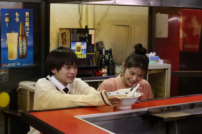 藤井直樹、鈴木ゆうか(C)椎葉ナナ/集英社・NTV・J Storm