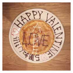 「ABE」「LOVE」のチーズケーキ／高橋愛オフィシャルブログ（Ameba）より
