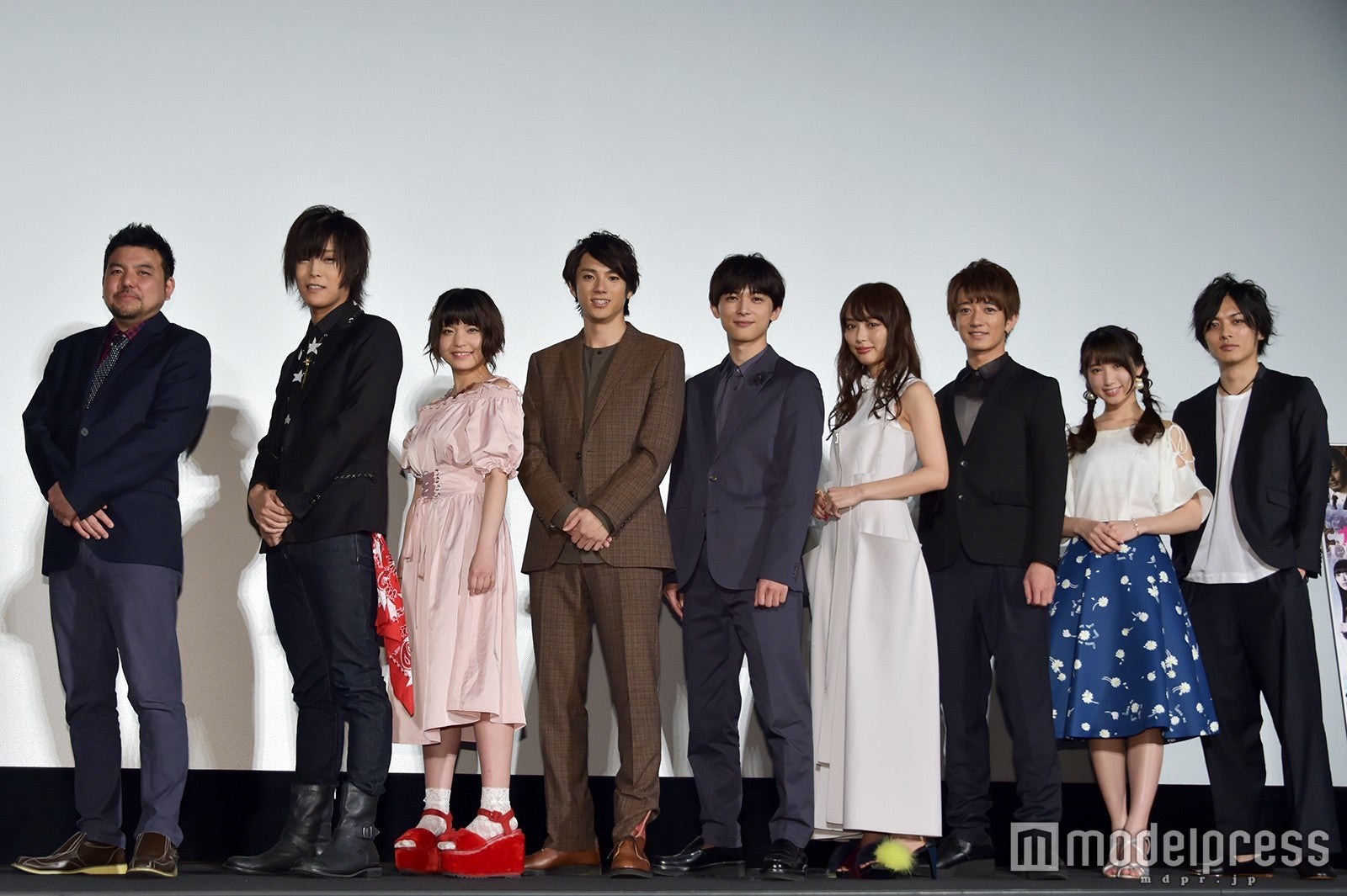 『トモダチゲーム 劇場版』完成披露イベント（左から）永江二朗監督、天月、根本凪、山田裕貴、吉沢亮、内田理央、大倉士門、上野優華、久保田悠来（C）モデルプレス