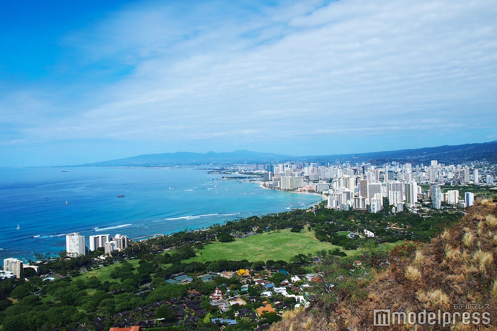 ダイヤモンドヘッドの頂上から見える絶景（C）モデルプレス