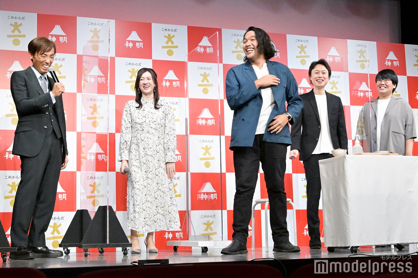 藤尾益雄社長、野々村友紀子、見取り図（盛山晋太郎・リリー）、蛙亭（中野周平） （C）モデルプレス