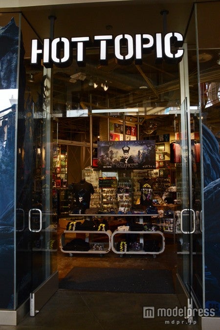 会場付近のバラエティショップもマレフィセント仕様に