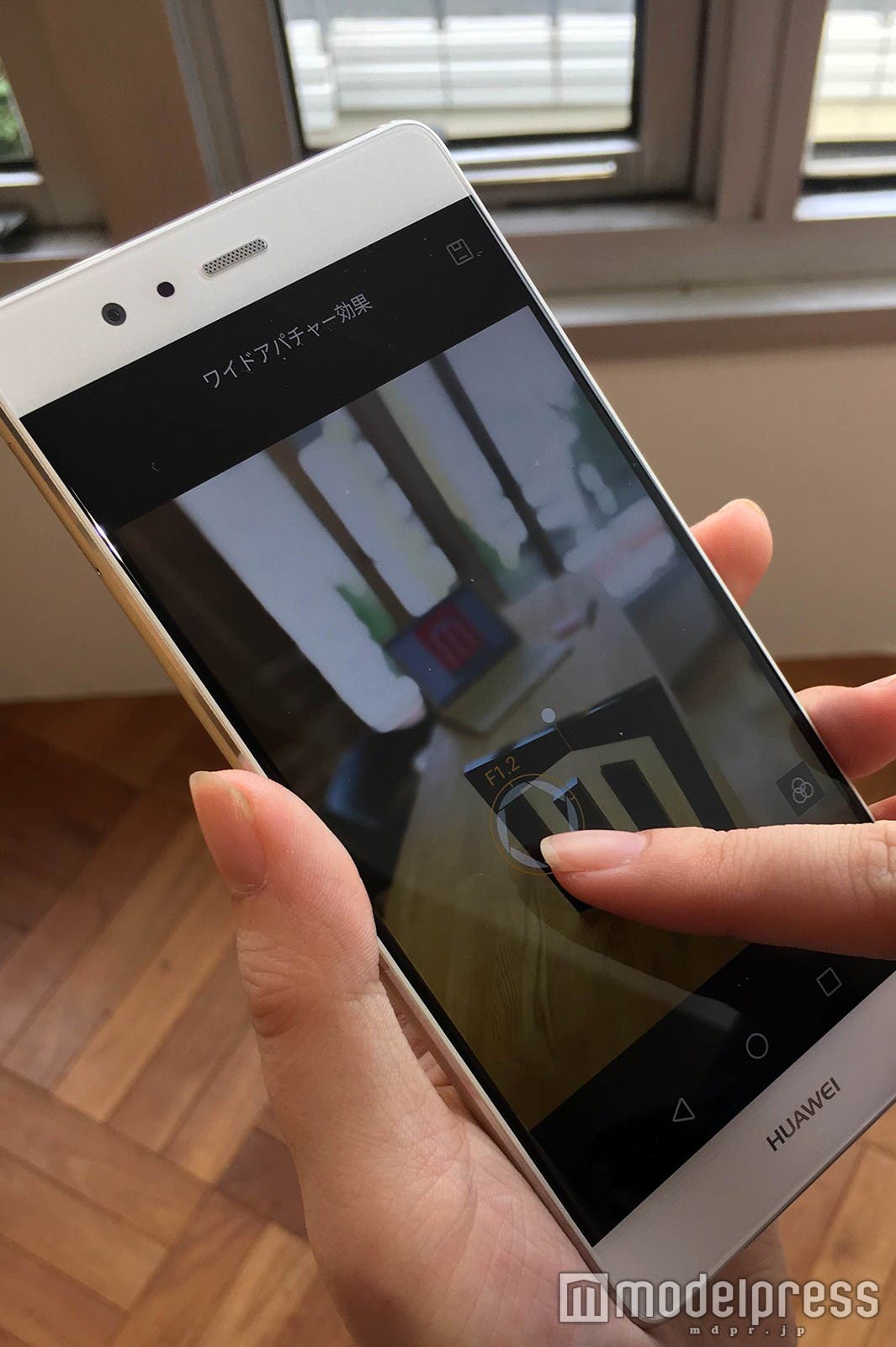 ワンタッチで簡単にピント調整できちやう(C)モデルプレス