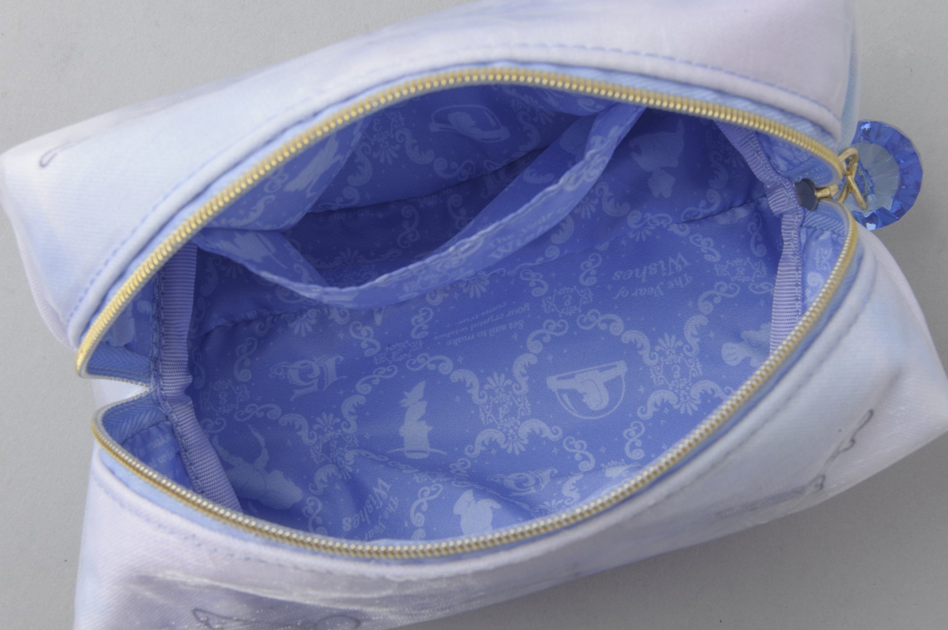 ポーチ￥2200（C）Disney