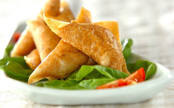 調理時間を短縮できる、麻婆ナスの素で作る春巻き