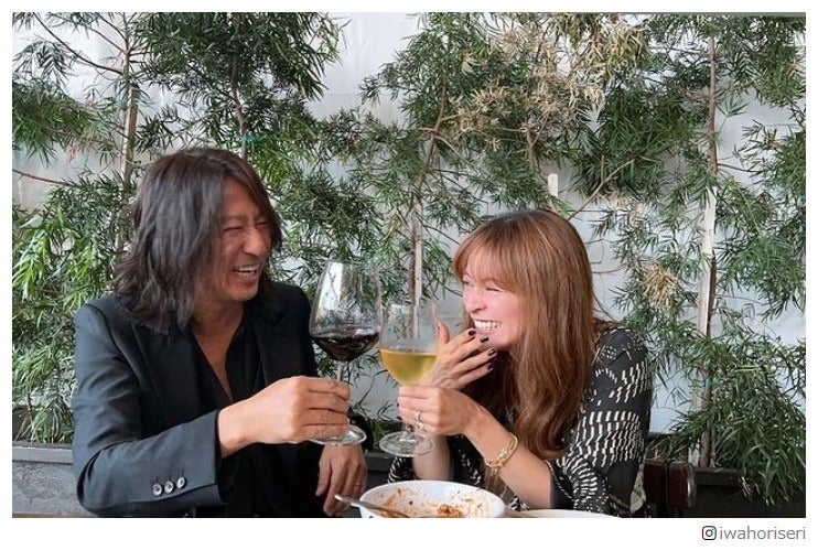 岩堀せり、夫・GLAY TAKUROの誕生日祝福 笑顔溢れる2ショット公開で「理想の夫婦」「最高の写真」の声