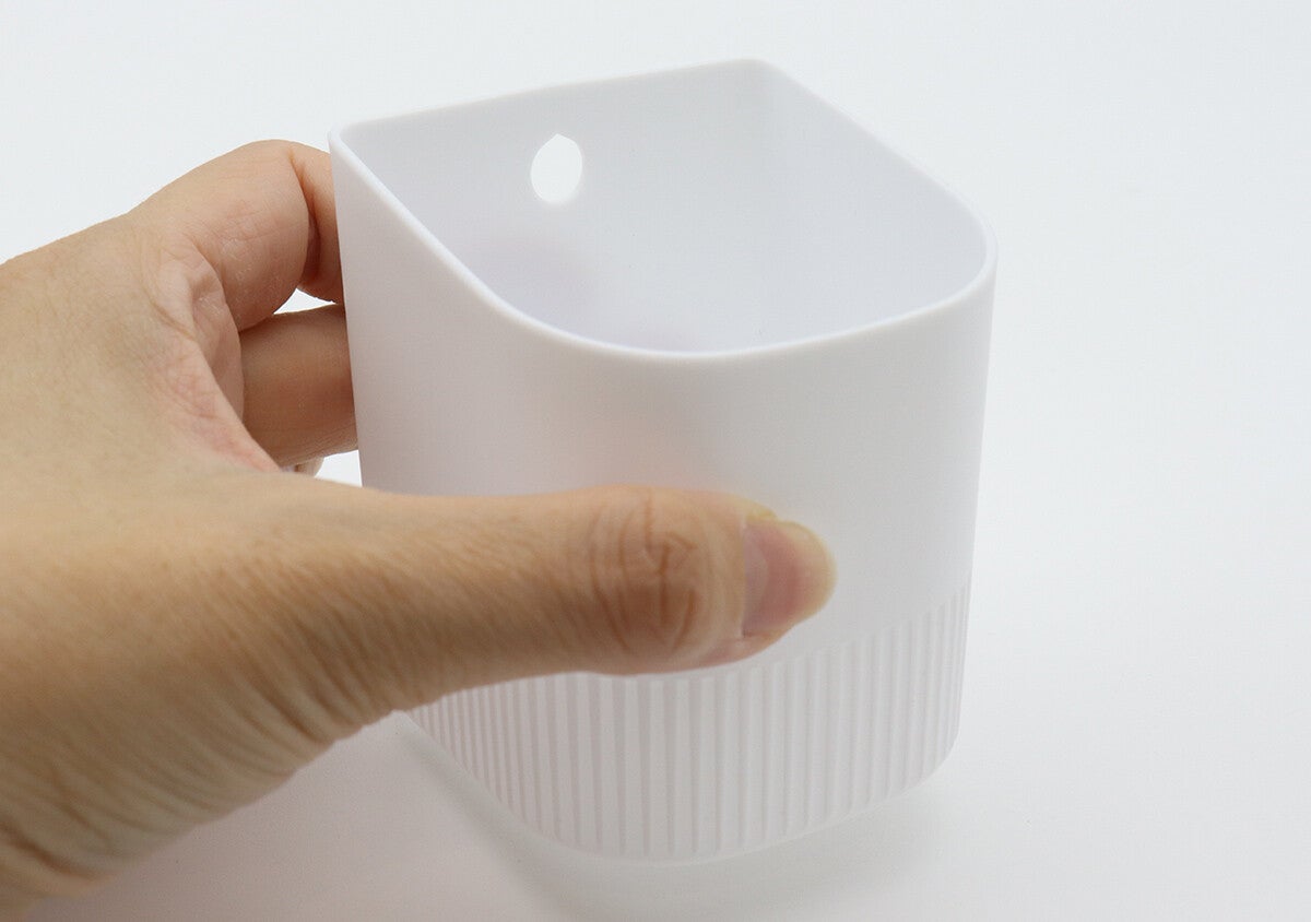 これならお部屋でも飾れるじゃん！浮かせて設置できる100均ポット