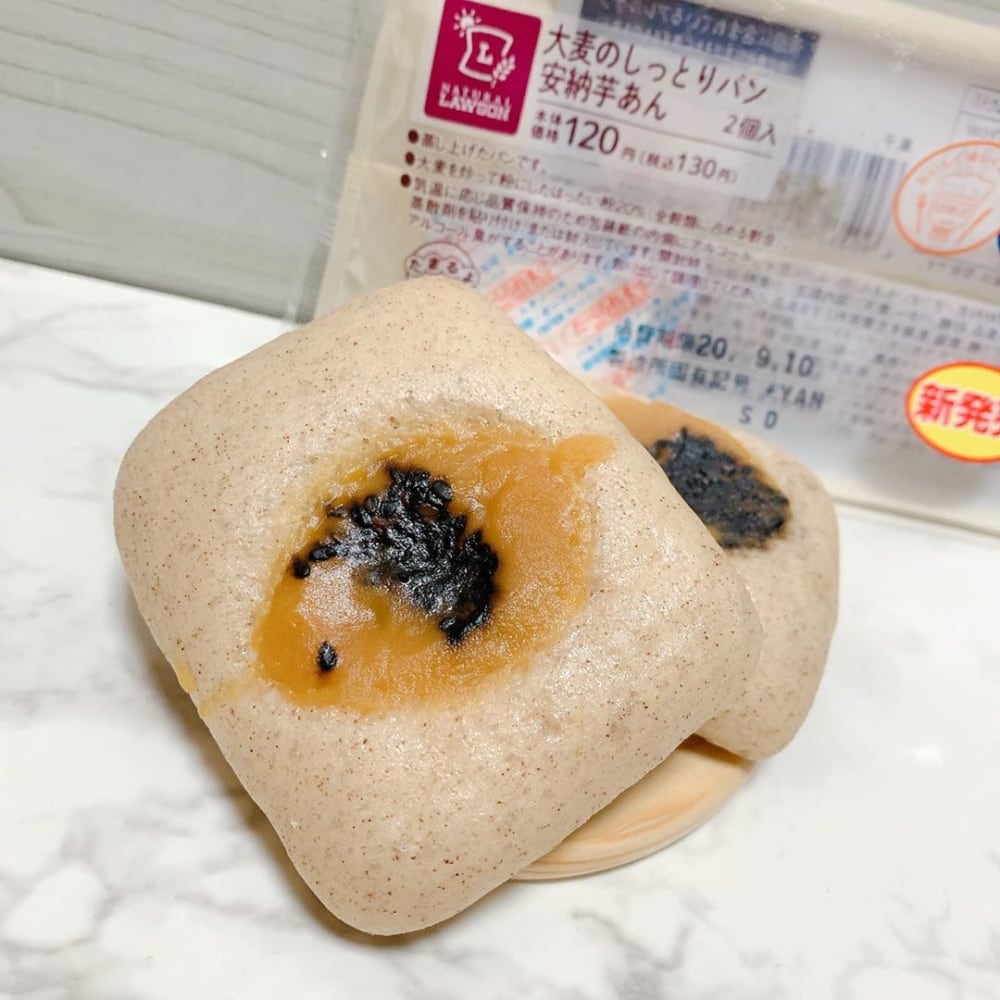 ローソン「大麦のしっとりパン安納芋あん」