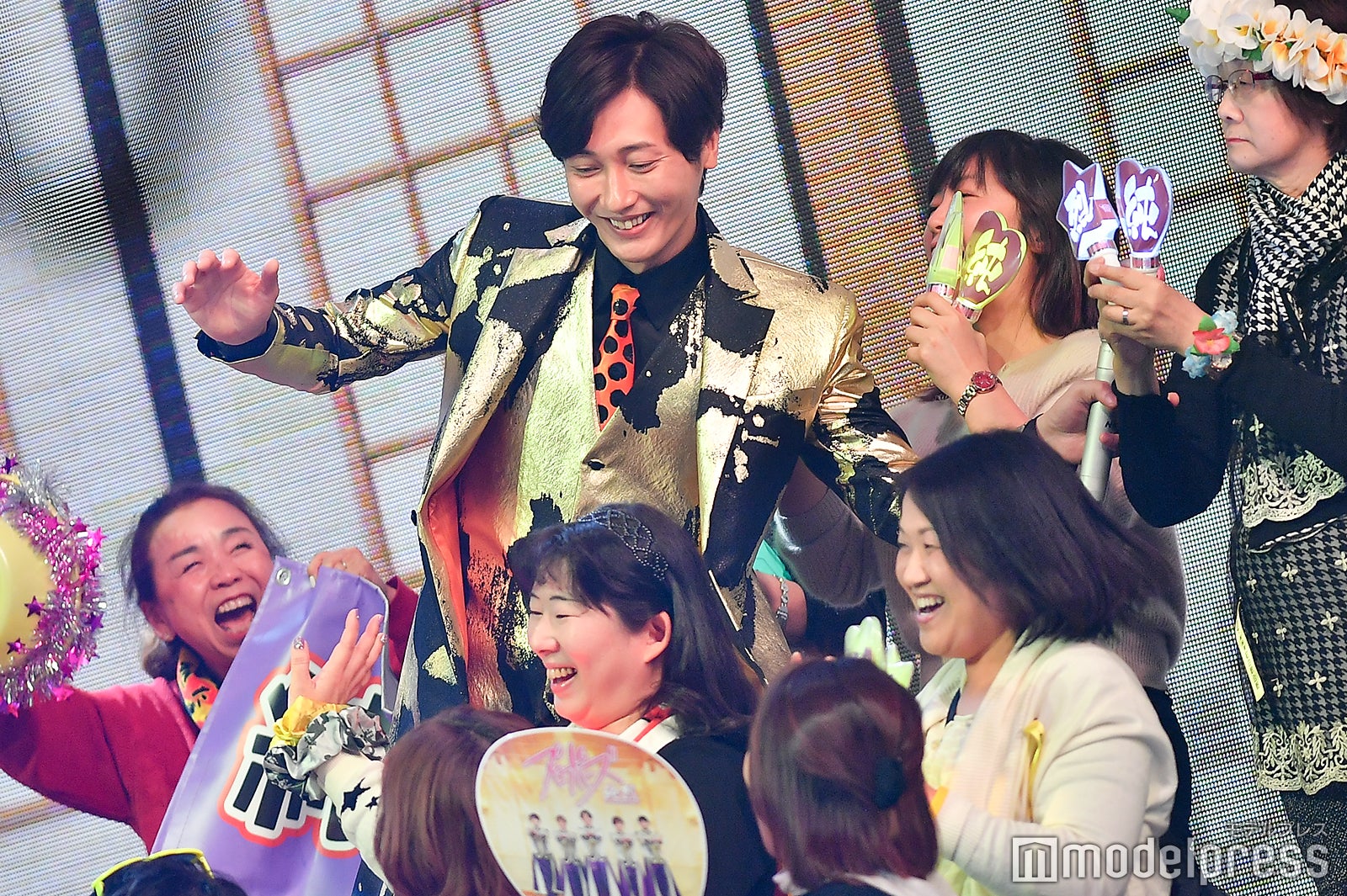 純烈、ステージ上でハグ、ハイタッチ…“ファンサの嵐”に黄色い声＜紅白リハ最終日＞