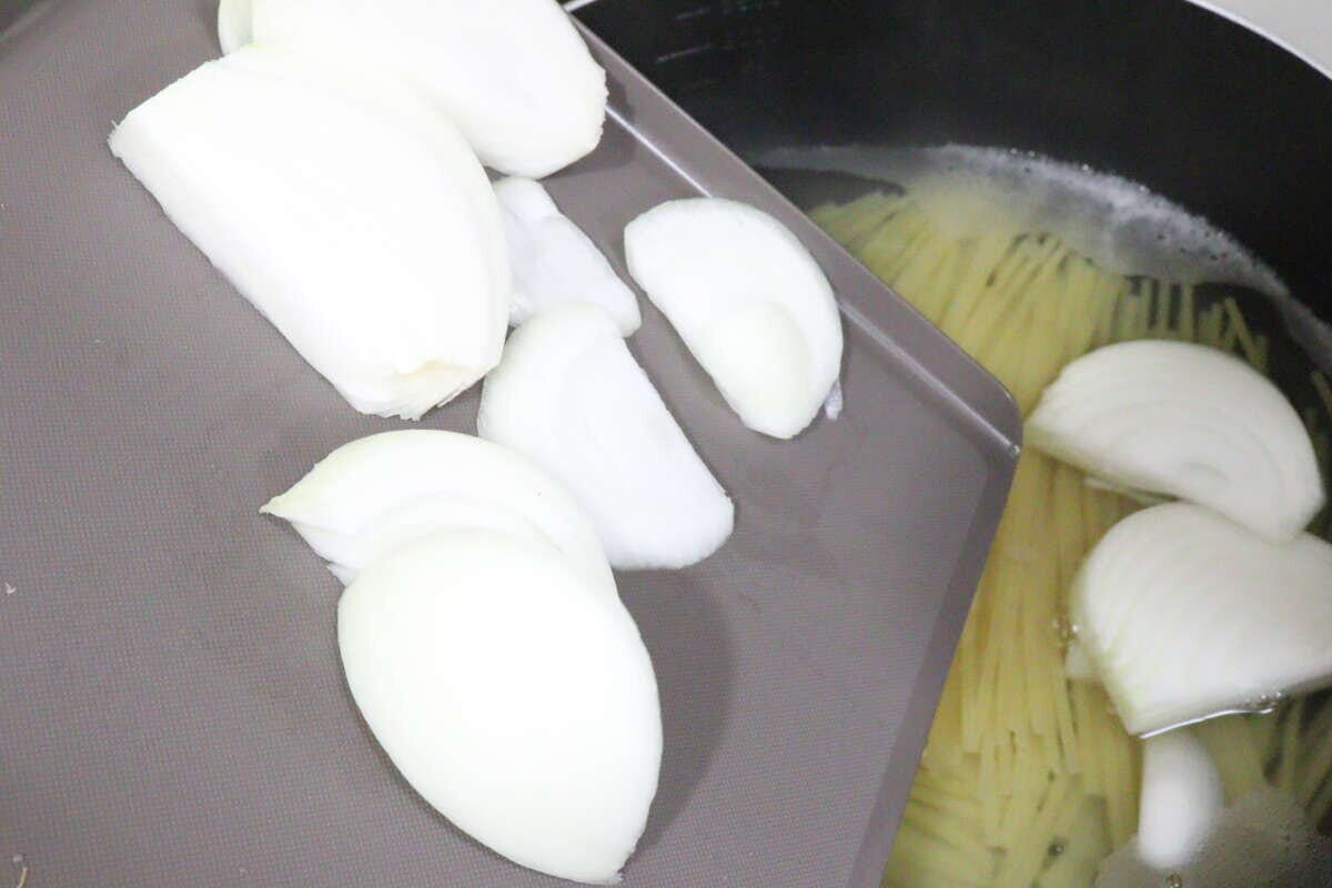 フチ付き抗菌まな板　そのまま鍋へ