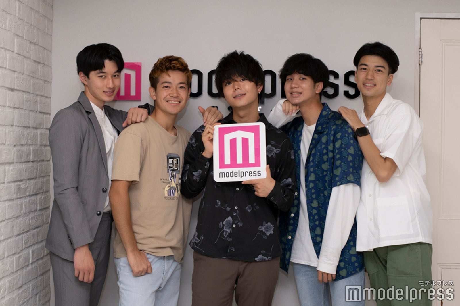 （左から）新垣海音さん、佐藤宏紀さん、稲葉英従さん、勢禮正幸さん、高井水さん「ミスター横国大2022」ファイナリスト（C）モデルプレス