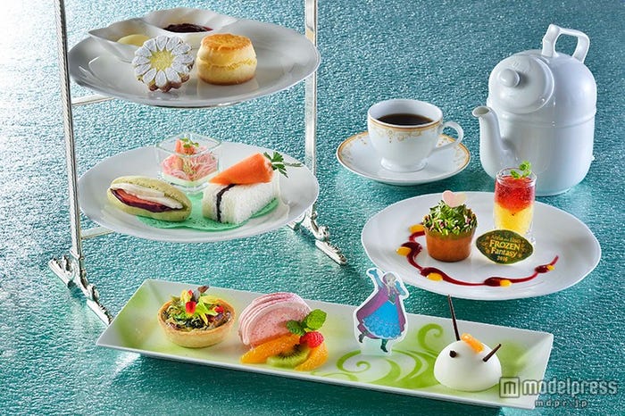 “アナとエルサのフローズンファンタジー”アフタヌーンティーセット¥3,190(アナ)※数に限りがあります。(C)Disney