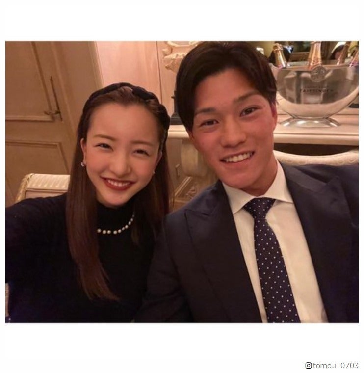 板野友美、夫・高橋奎二選手＆愛娘との家族ショット公開「理想の家族」「娘さん可愛い」