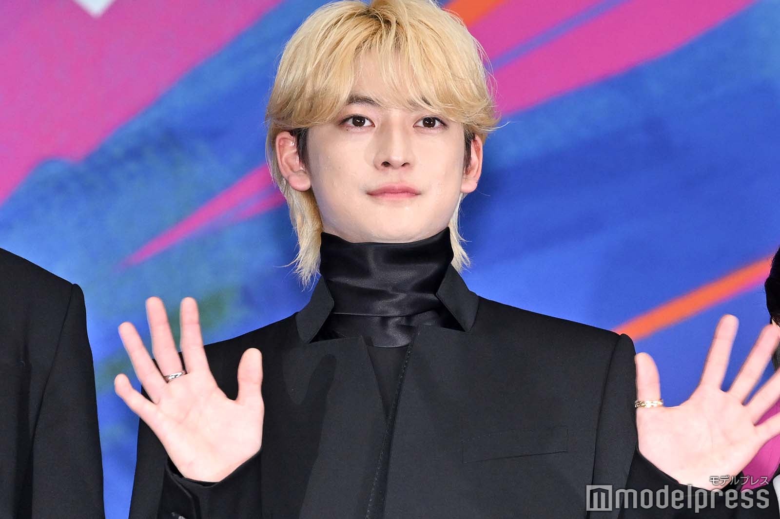 高橋文哉、金髪から黒の短髪で雰囲気ガラリ「破壊力」「久しぶりで新鮮」の声