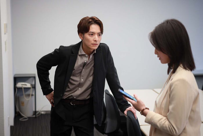 小池徹平「離婚しない男―サレ夫と悪嫁の騙し愛―」第7話より(C)テレビ朝日