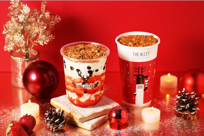 ジ アレイ、ストロベリー&ティラミスの限定ラテ登場 カリカリフレークがアクセント