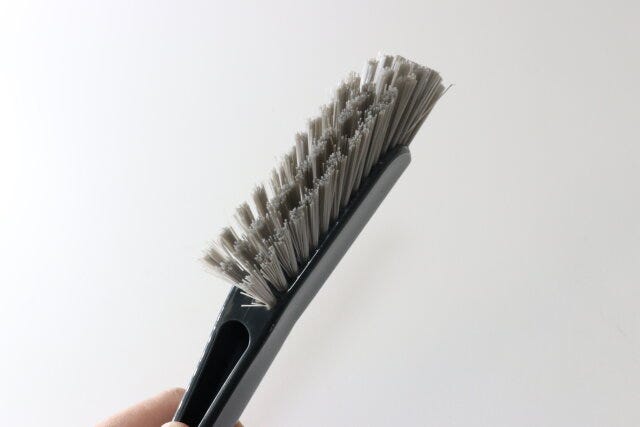 ダイソーの3列になったキッチン用隙間ブラシ