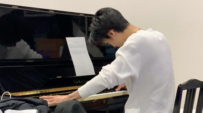 エール ミュージックティーチャーで話題の古川雄大 ピアノ練習動画を公開 モデルプレス