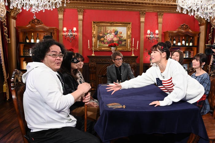 (右)西野未姫/「THE 的中王 2020」(画像提供:中京テレビ)