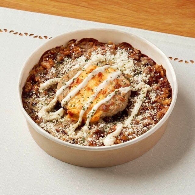 ファミリーマート とろーり濃厚デミグラスソースのハンバーグドリア ファミリーマートのとろーり濃厚デミグラスソースのハンバーグドリアのビジュアル