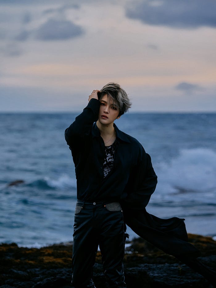 「BREAKING DAWN (Japanese Ver.)Produced by HYDE」ジャケット写真 (提供写真)
