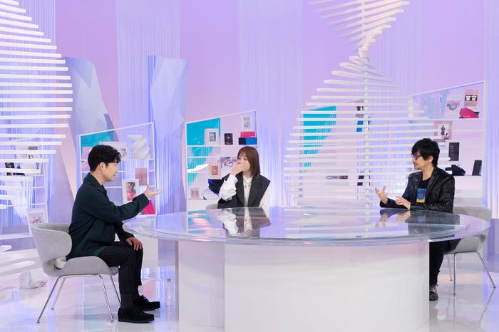 星野源、本田翼、小島秀夫(C)NHK