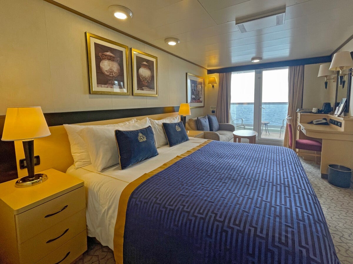 スタンダードな「ブリタニア」の客室。バルコニー付きの部屋からシングルタイプまでいろいろ