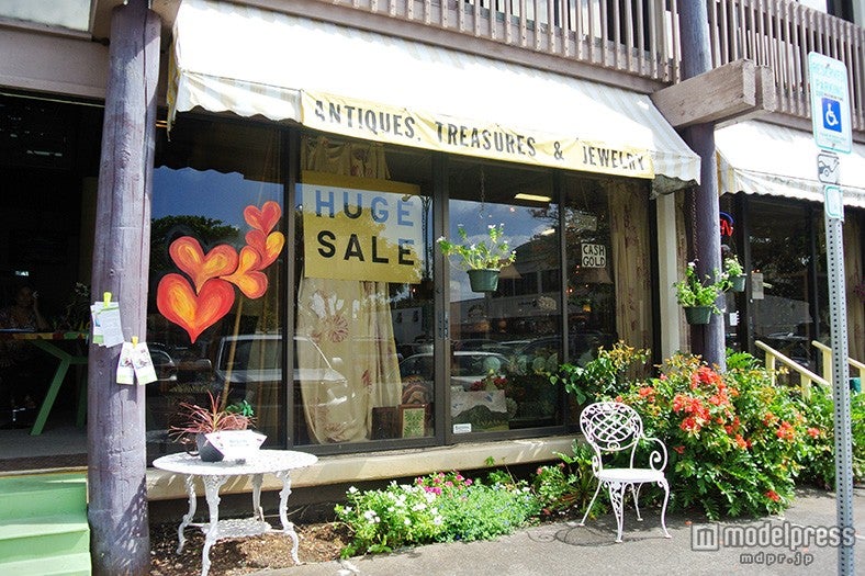 「Antiques＆Treasures」外観