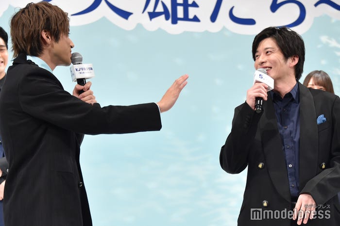 土屋太鳳からの褒め言葉に秒で喜ぶ田中圭を「リアクション1個早い」とツッコむ山田裕貴(C)モデルプレス