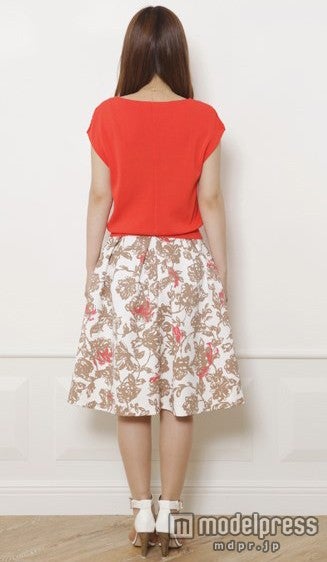 単色プリントタックスカート「JUSGLITTY」20,520円（税込）