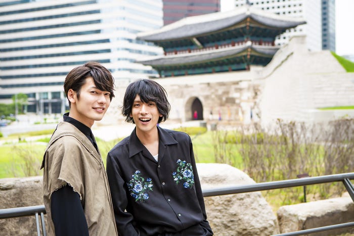 崎山つばさ、黒羽麻璃央(C)2019「俺旅。」製作委員会