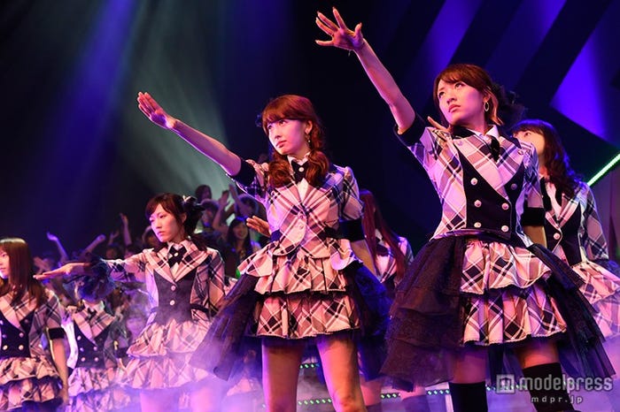 AKB48“ヤング”メンバー、全国ツアーをサプライズ発表(C)AKS