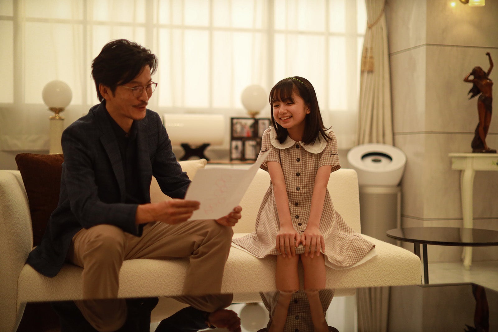 田辺誠一、白山乃愛「スカイキャッスル」第5話より（C）テレビ朝日