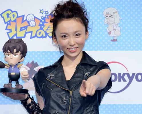 吉木りさ、太ももあらわな衣装で登場 ヒャダインと「北斗の拳」主題歌を大胆カバー