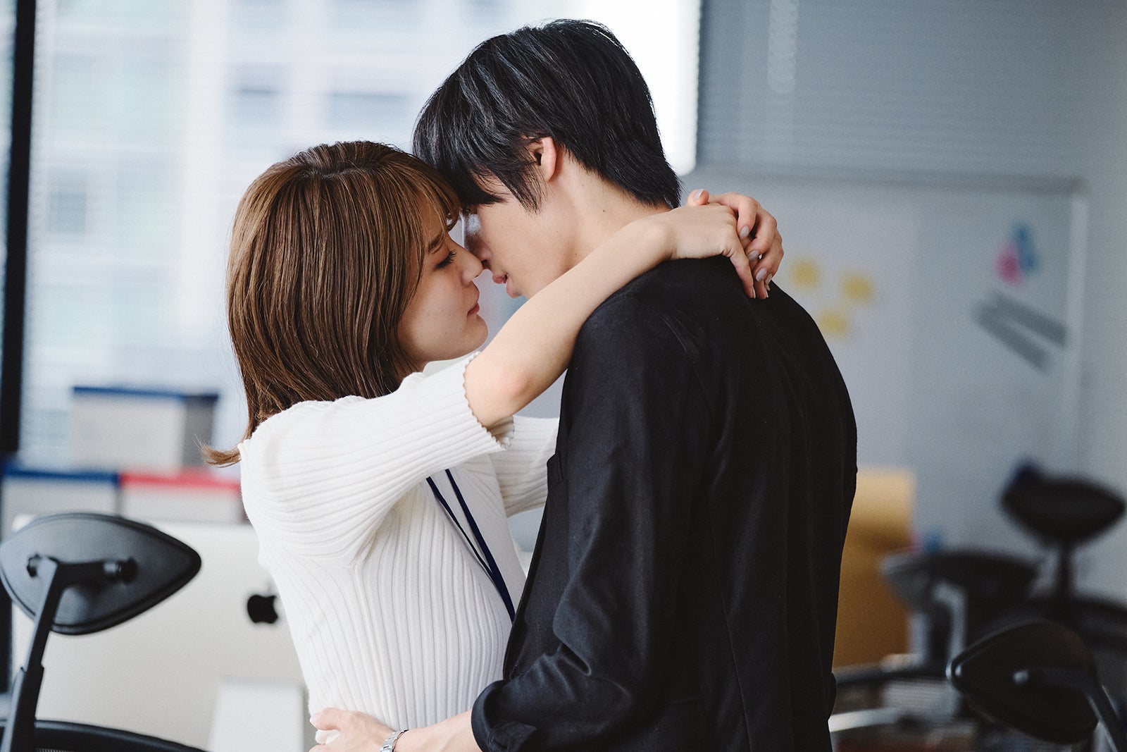 織田奈那、永岡拓真「恋愛ドラマな恋がしたい～Kissing the tears away～」第9話（C）AbemaTV, Inc.